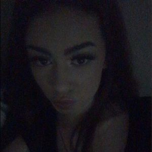 Meet your Posher, Alixia